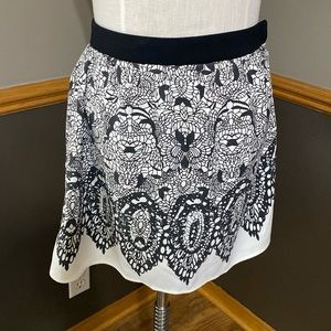 Francesca’s moonlight black & white dream catcher pattern skirt size S
